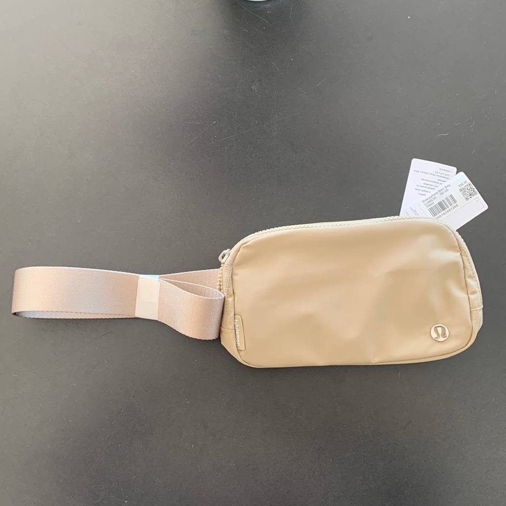 Lululemon Everywhere Belt Bag in Trench, NWT, incredibly rare!